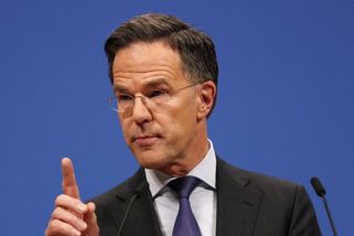 Žádný medvěd, spíš zahradní šnek, rýpl si Rutte do Ruska - Novinky